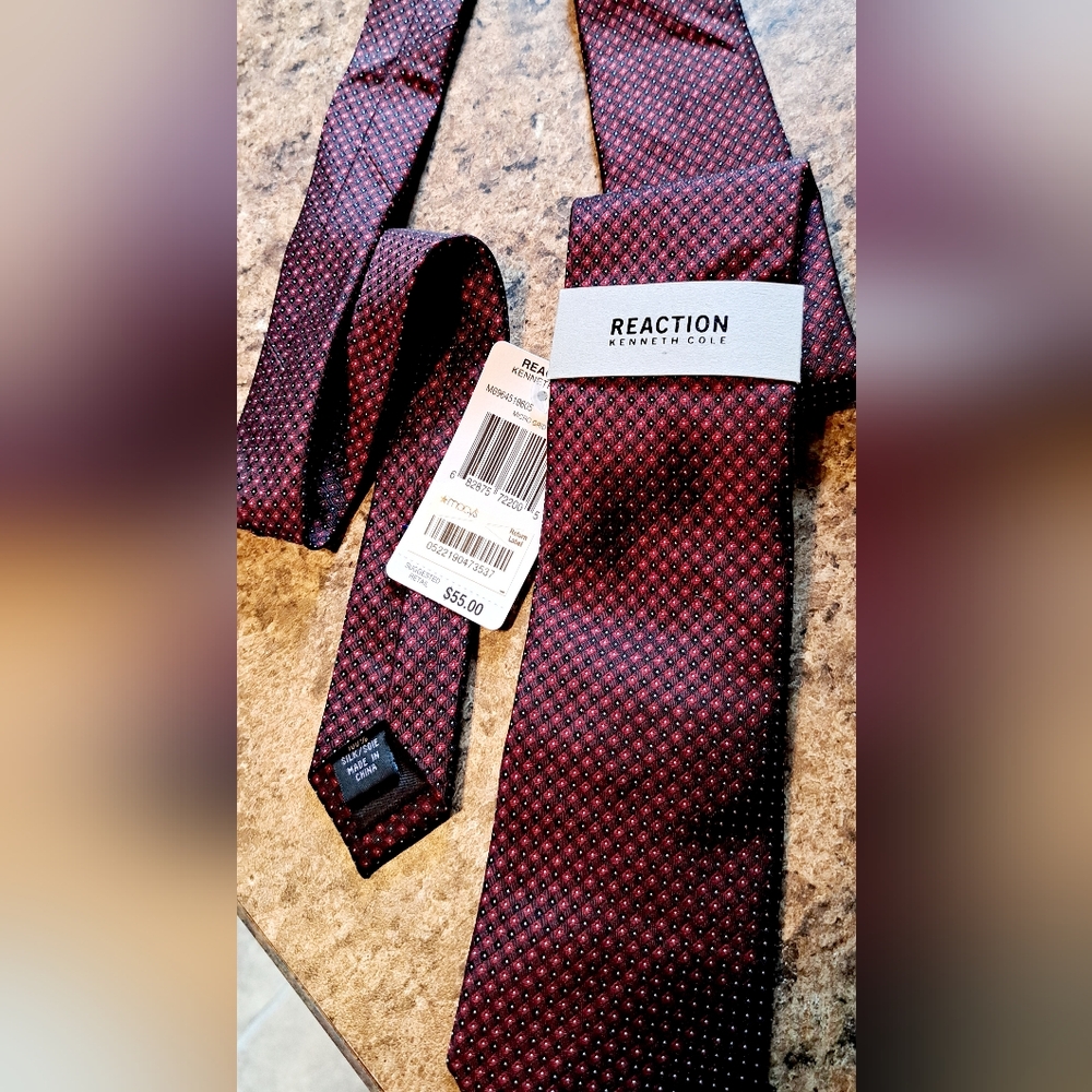 Mens Reaction Kenneth Cole New With Tags 100% Silk Maroon Blend